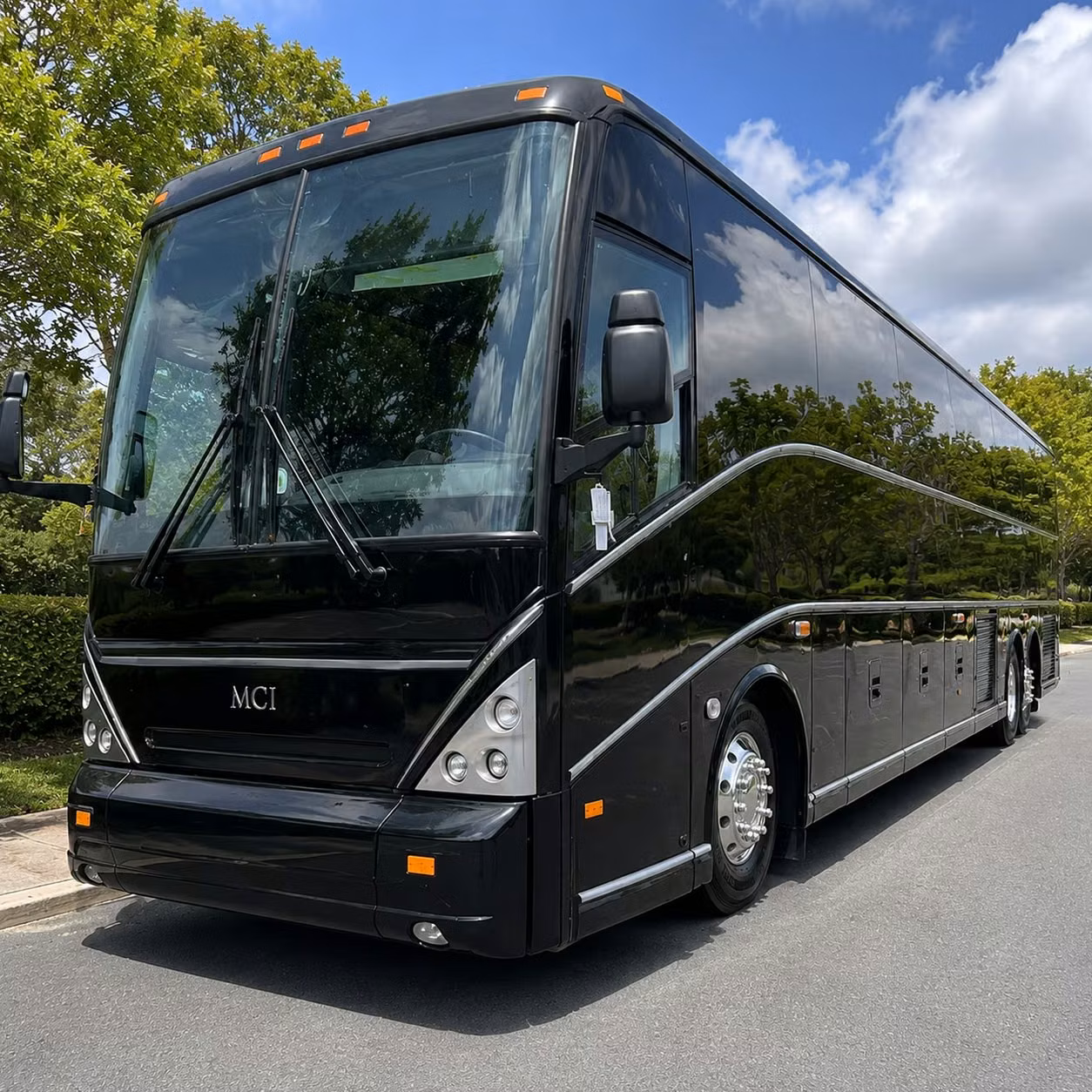 find the right bus for corporate airport transfers at salina regional airport