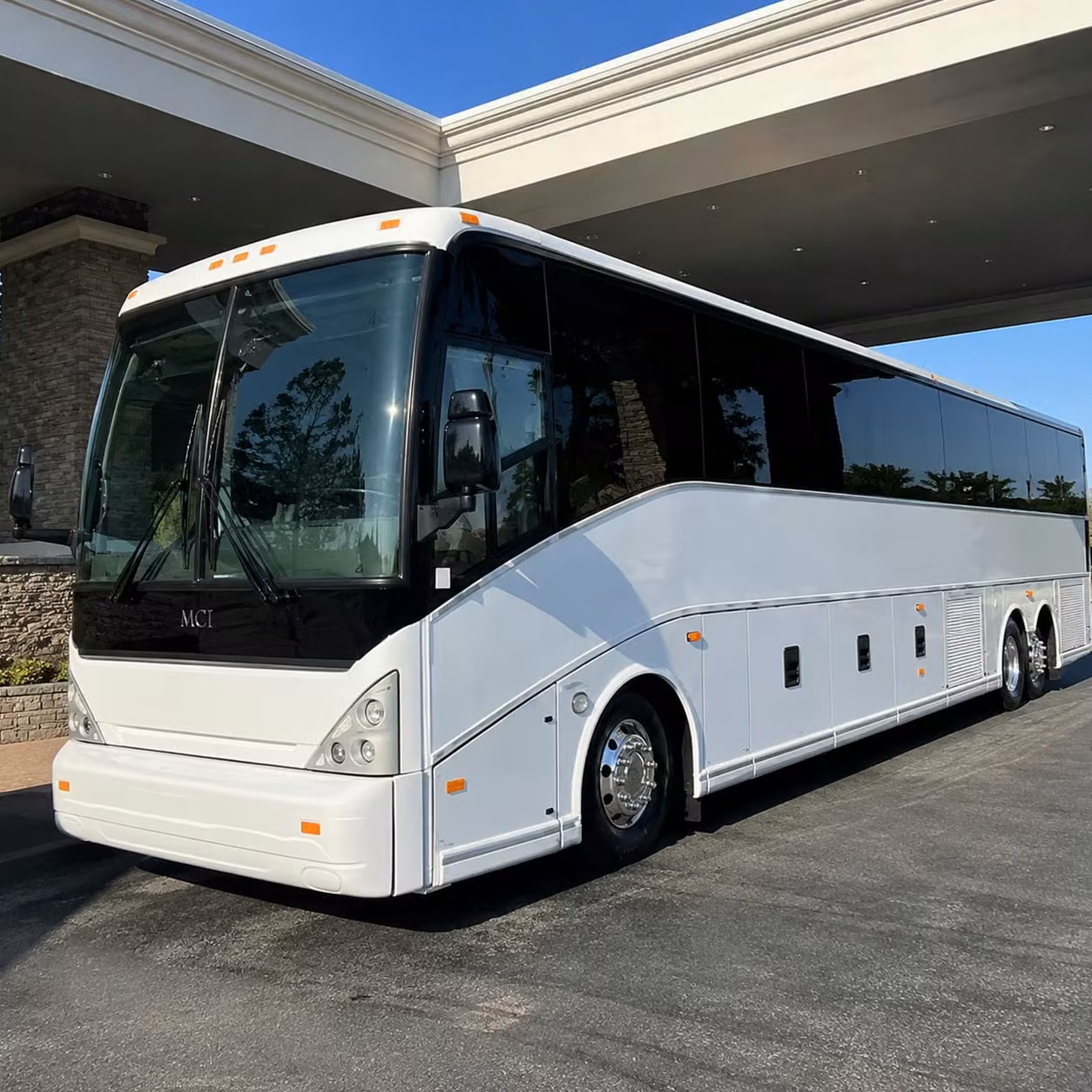 reliable group transportation to and from salina regional airport